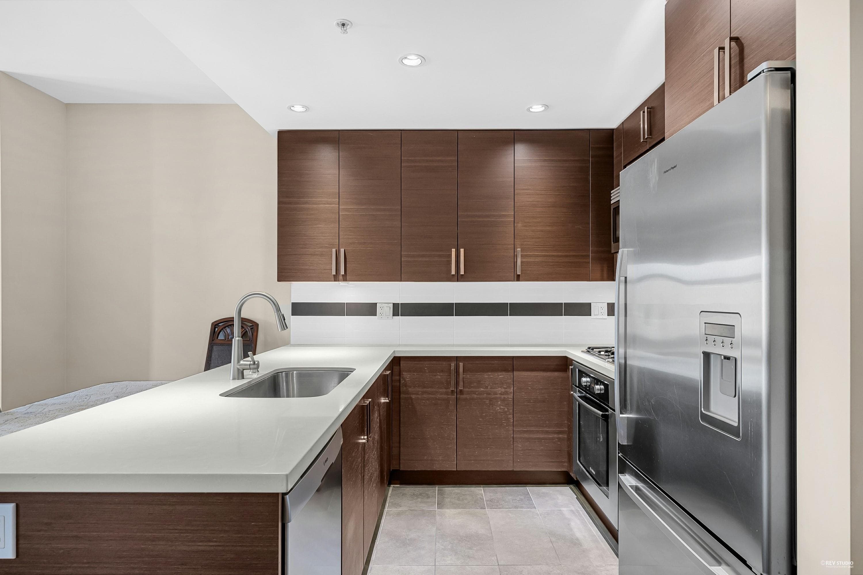 301 - 4710 Hastings Street, Burnaby, V5C 2K7 — photo 4