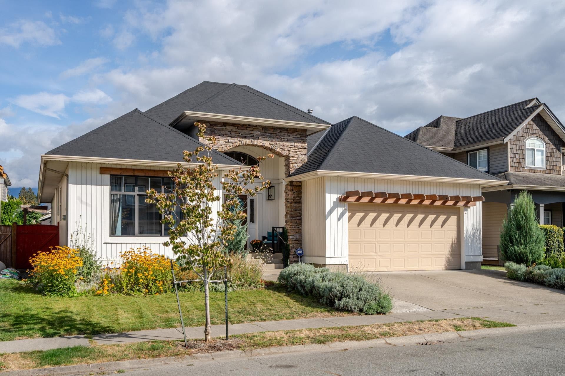 6820 Sheffield Way, Chilliwack, V2R 5T1 — photo 2