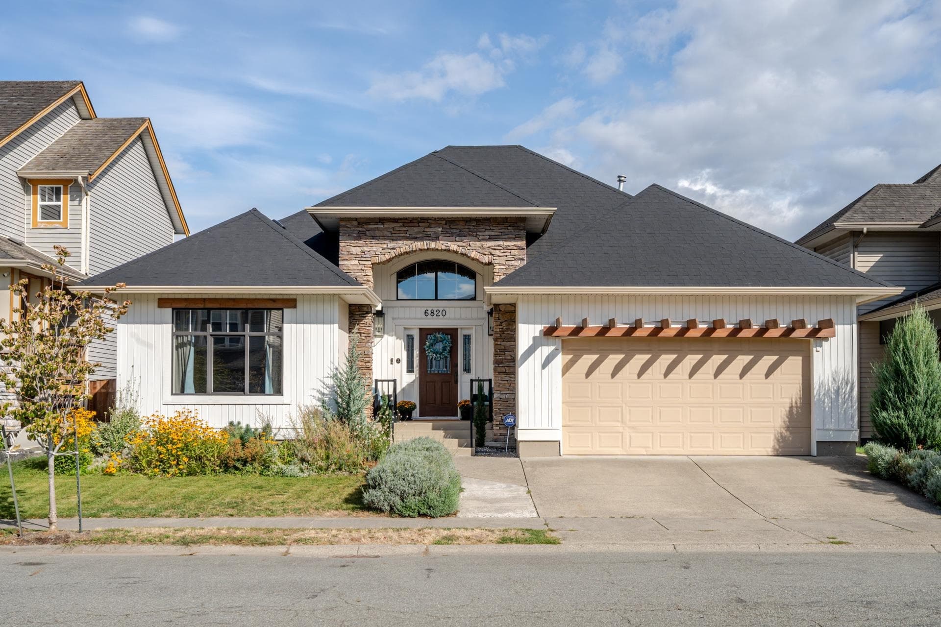 6820 Sheffield Way, Chilliwack, V2R 5T1 — photo 1