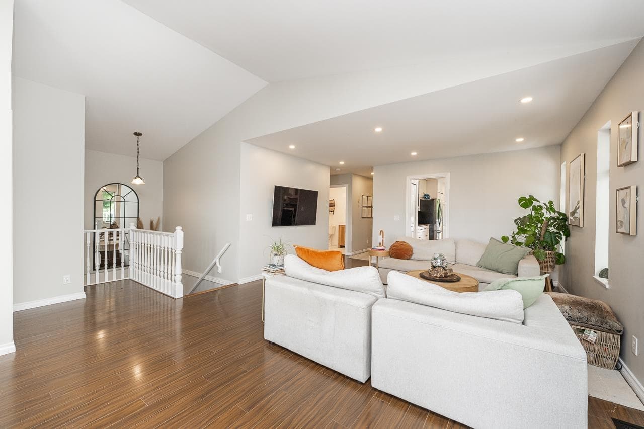 1221 Rochester Avenue, Coquitlam, V3K 2X3 — photo 4