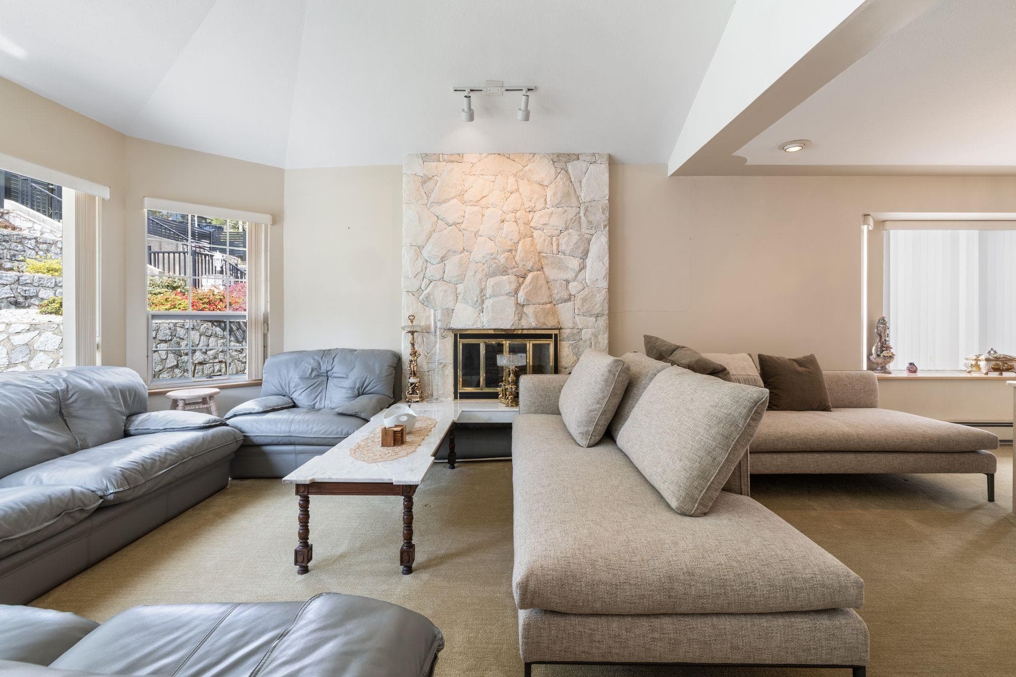 547 Tempe Crescent, North Vancouver, V7N 1E7 — photo 3