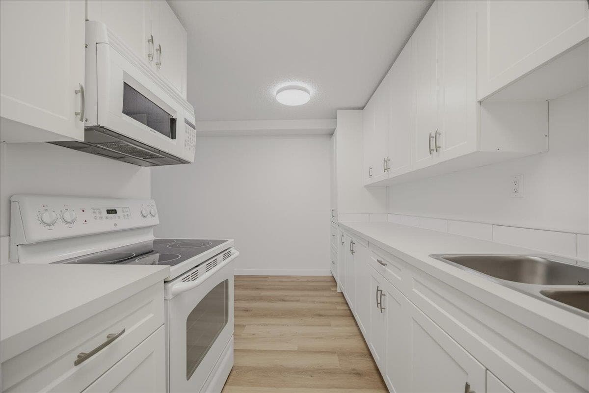 110 - 15020 North Bluff Road, White Rock, V4B 5A4 — photo 5