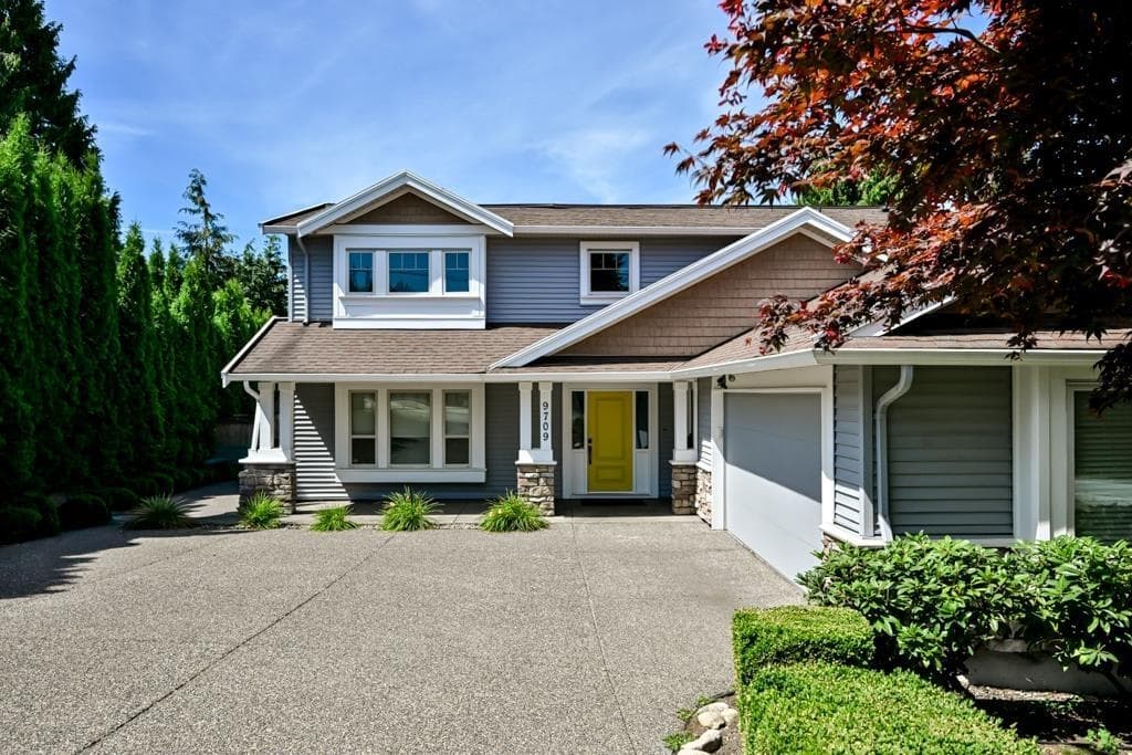 9709 Crown Crescent, Surrey, V3V 2T7 — photo 2