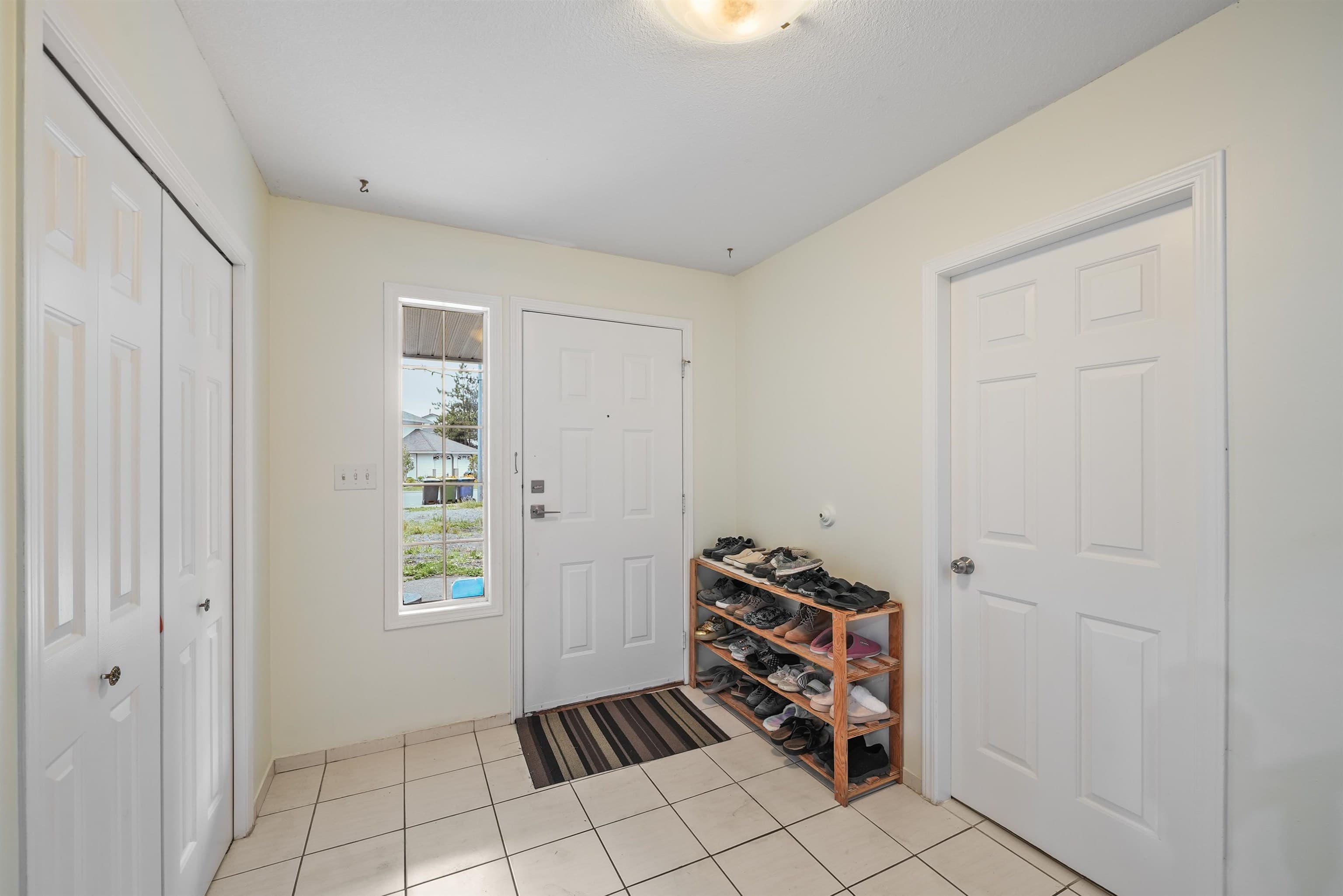 2749 Dehavilland Place, Abbotsford, V2T 5E2 — photo 2