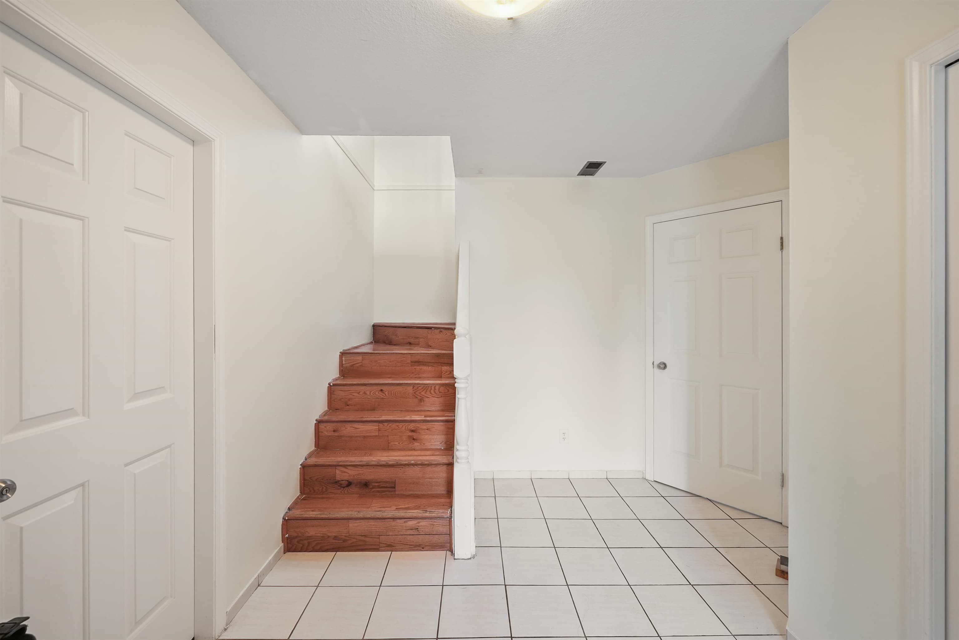 2749 Dehavilland Place, Abbotsford, V2T 5E2 — photo 3