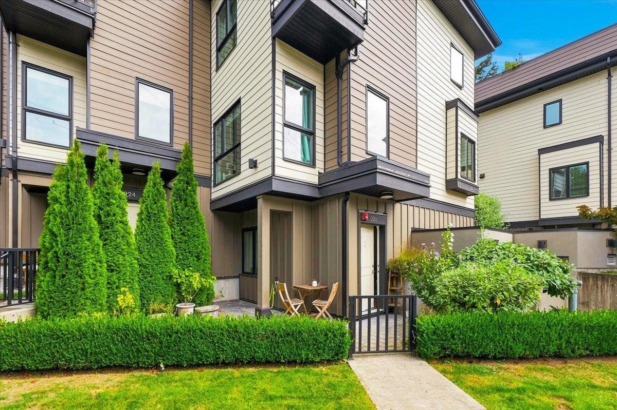 226 E 8th Street, North Vancouver, V7L 1Z1 — photo 2