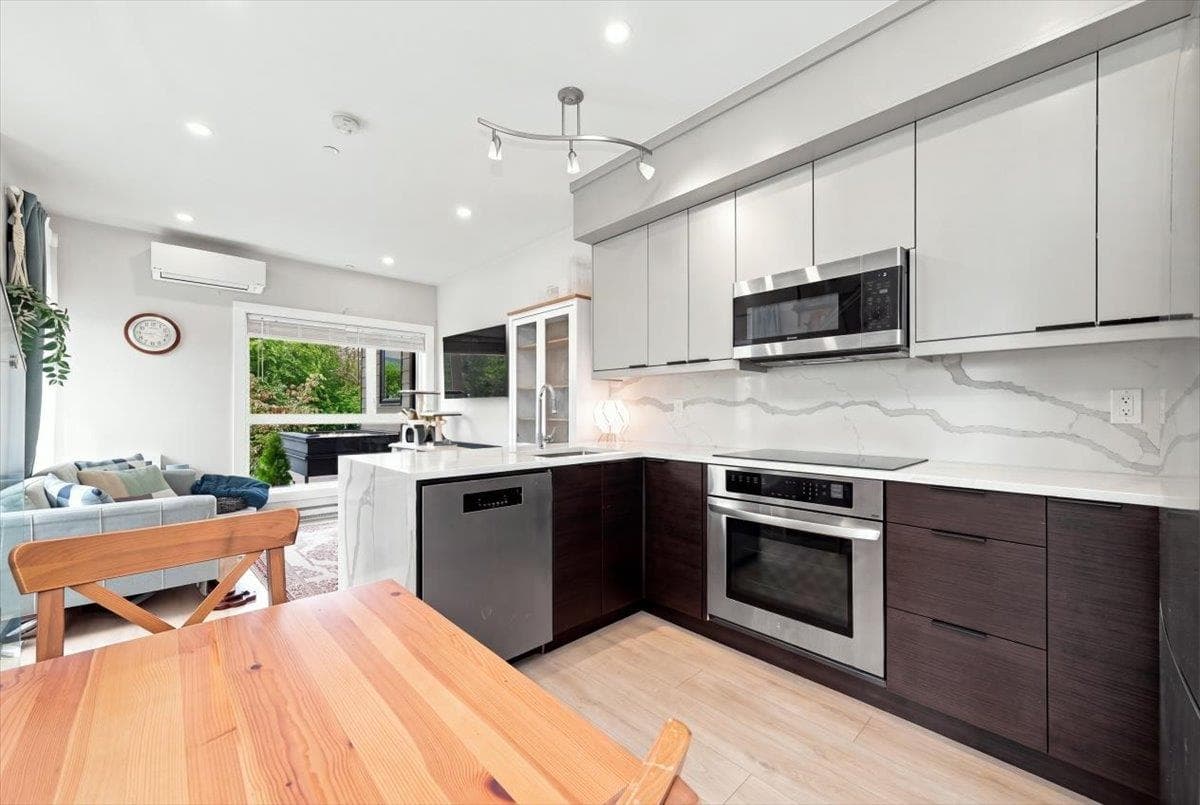 226 E 8th Street, North Vancouver, V7L 1Z1 — photo 3