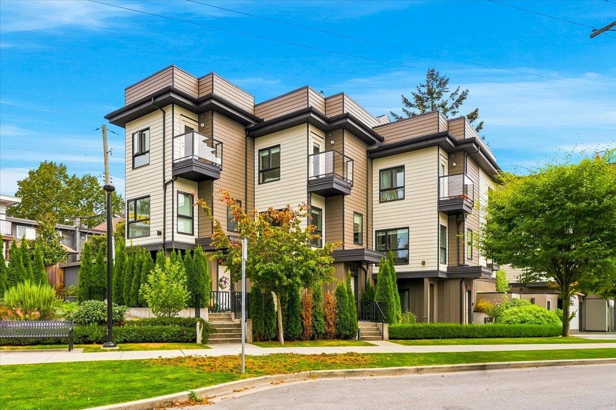 226 E 8th Street, North Vancouver, V7L 1Z1 — photo 1