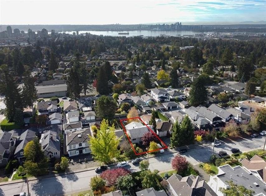 221 W 28th Street, North Vancouver