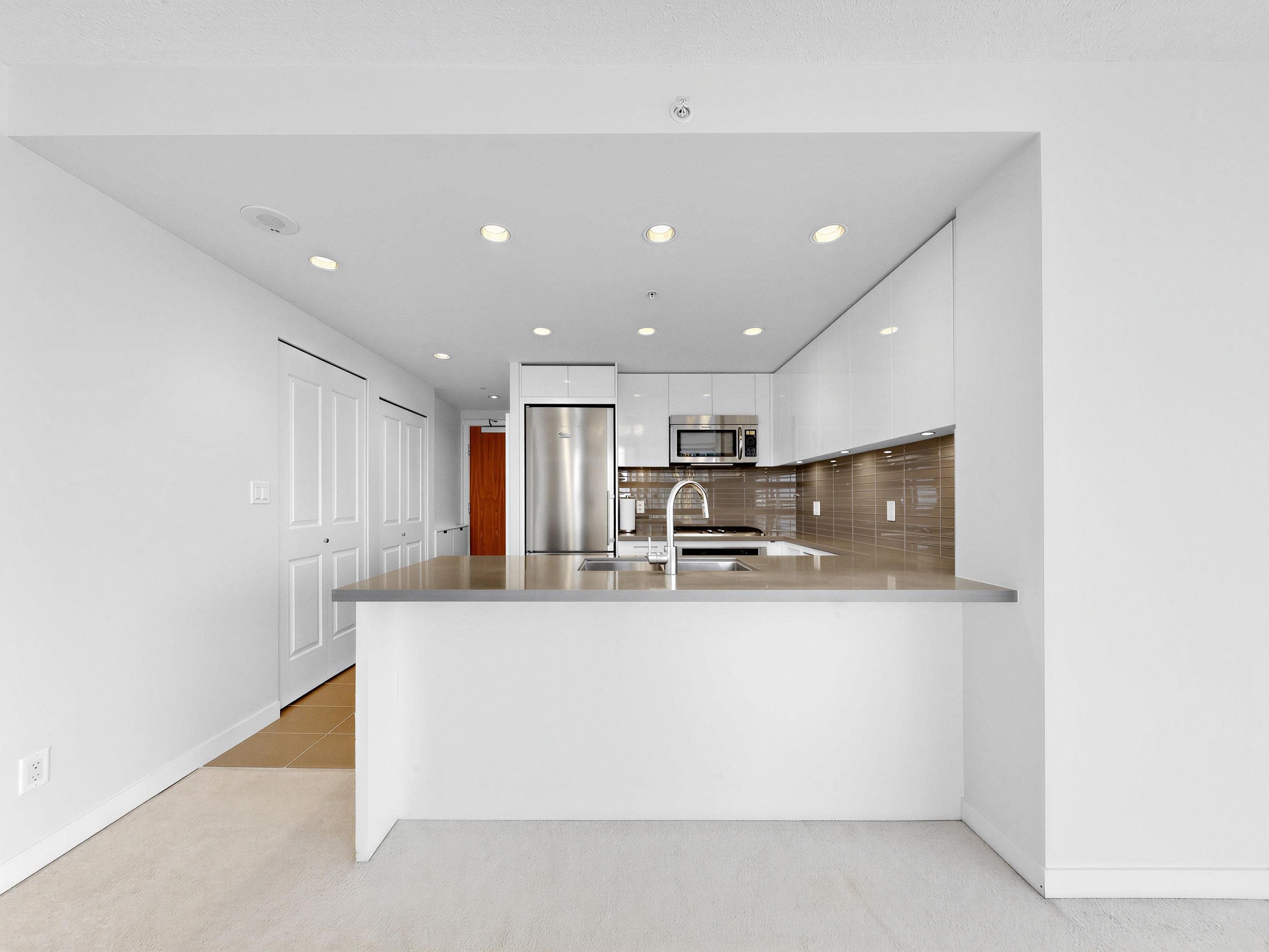 3302 - 4880 Bennett Street, Burnaby, V5H 0C1 — photo 5