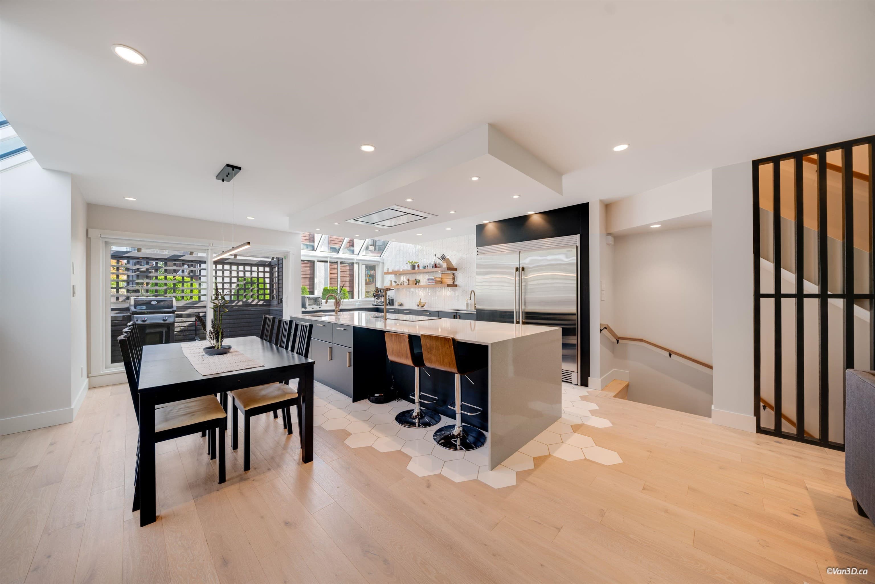 2022 Chesterfield Avenue, North Vancouver, V7M 2P6 — photo 2