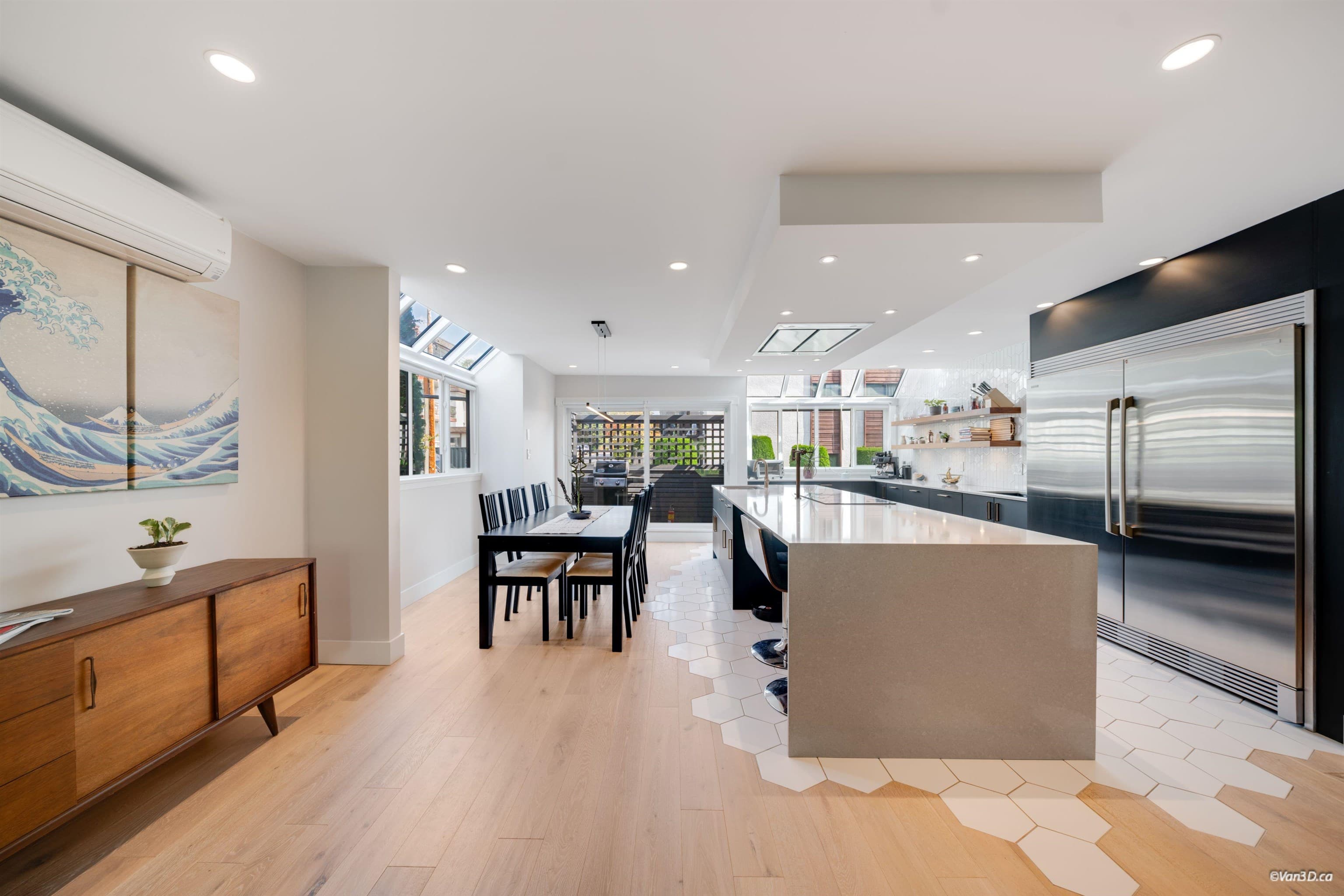 2022 Chesterfield Avenue, North Vancouver, V7M 2P6 — photo 3