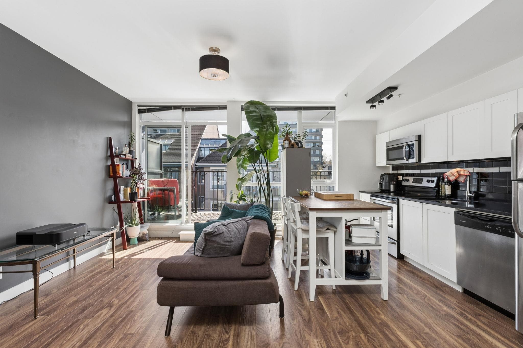 406 - 2511 Quebec Street, Vancouver, V5T 0B6 — photo 2