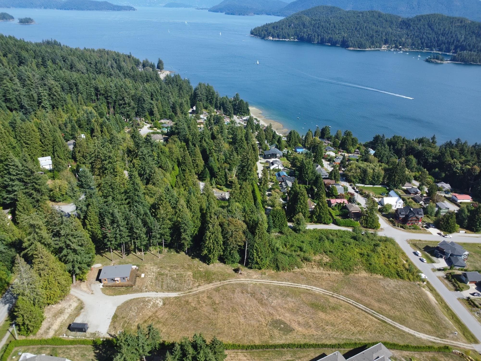 604 Woodland Avenue, Gibsons, V0N 1V1 — photo 1