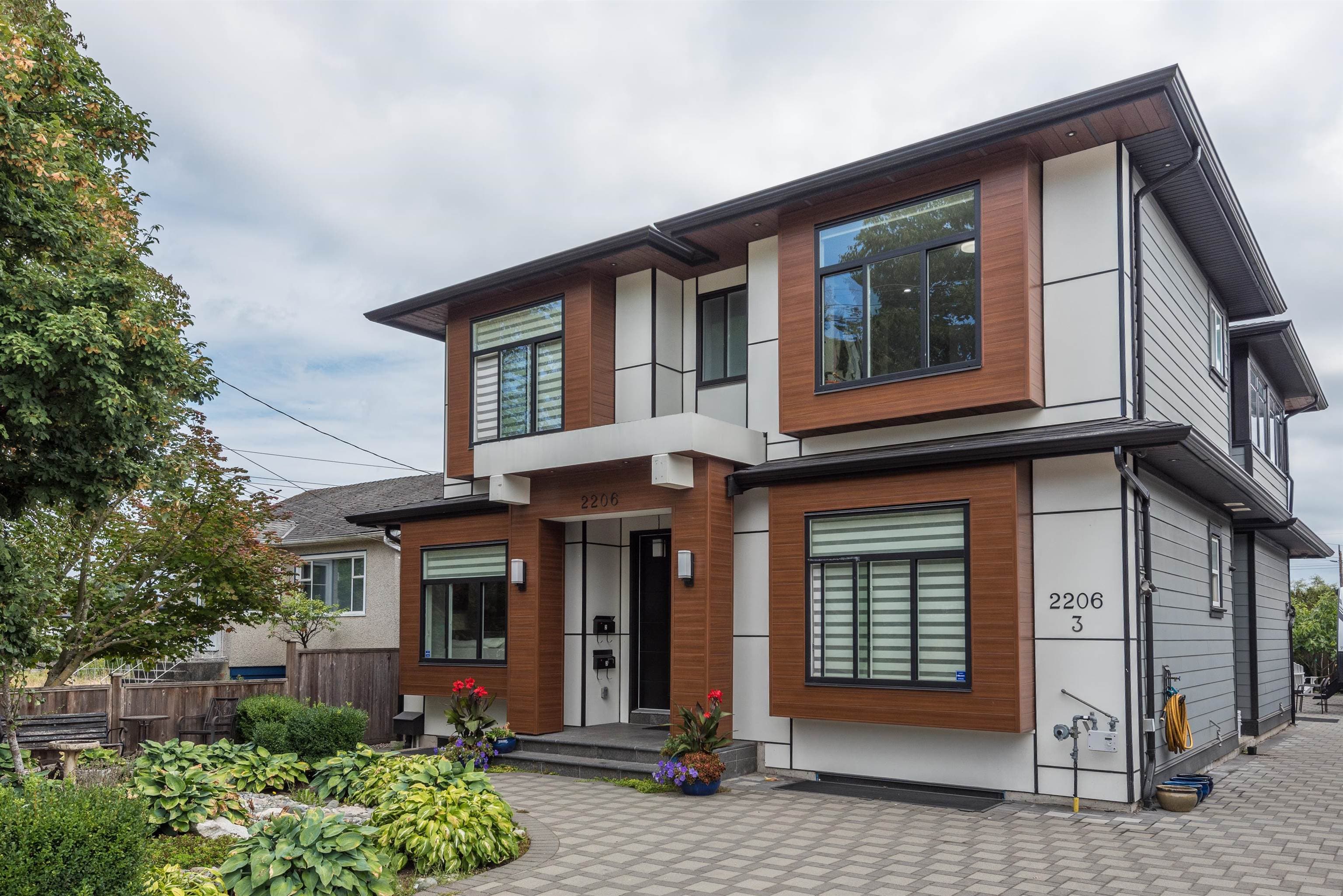 2206 London Street, New Westminster