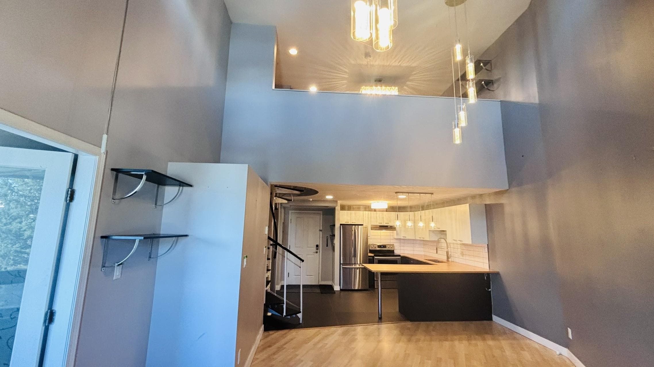 A421 - 2099 Lougheed Highway, Port Coquitlam