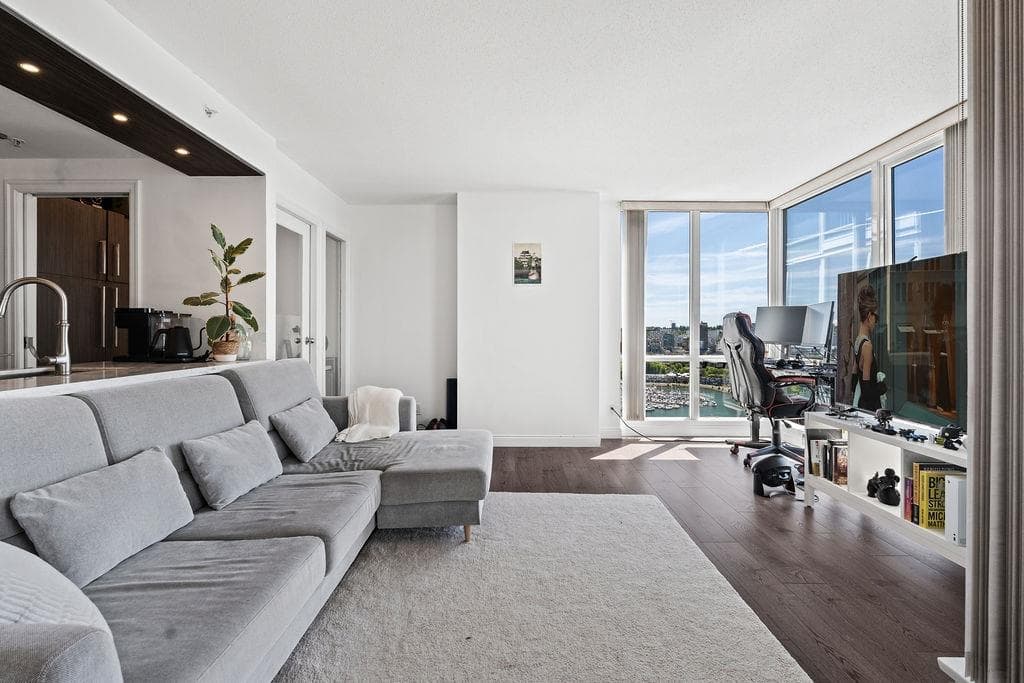 3302 - 193 Aquarius Mews, Vancouver, V6Z 2Z2 — photo 2