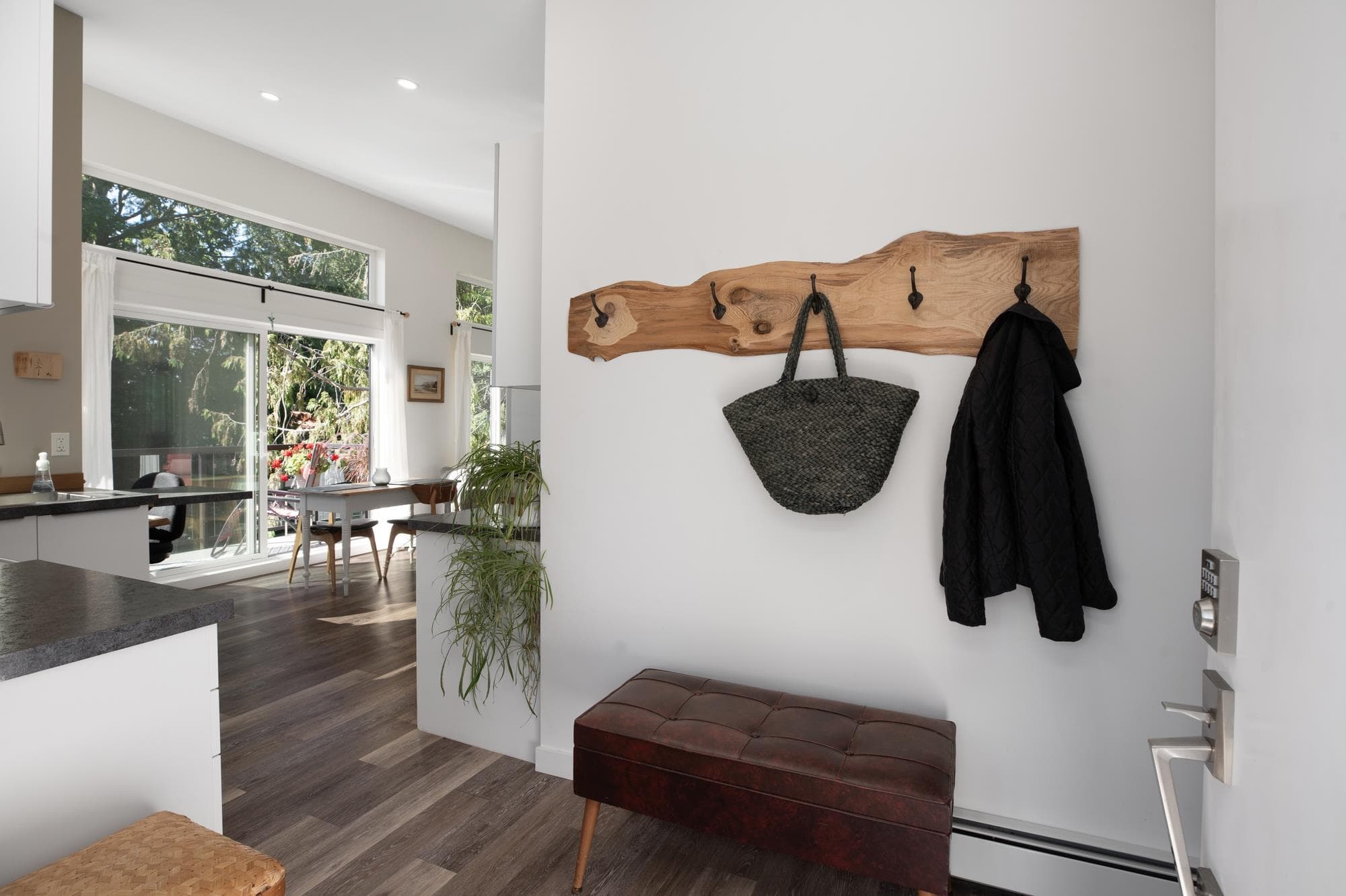 7835 Redrooffs Road, Halfmoon Bay, V7Z 1A4 — photo 2