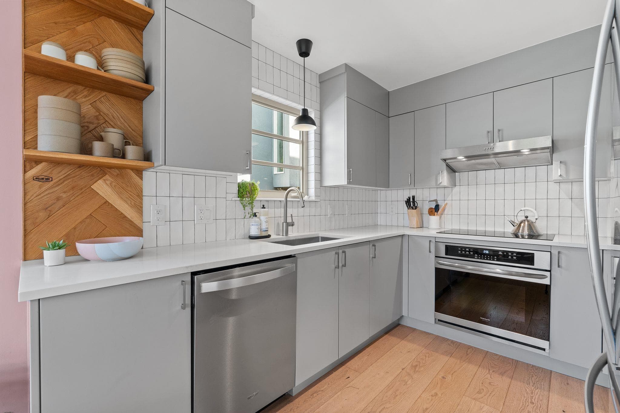 3261 W 2nd Avenue, Vancouver, V6K 1K9 — photo 2