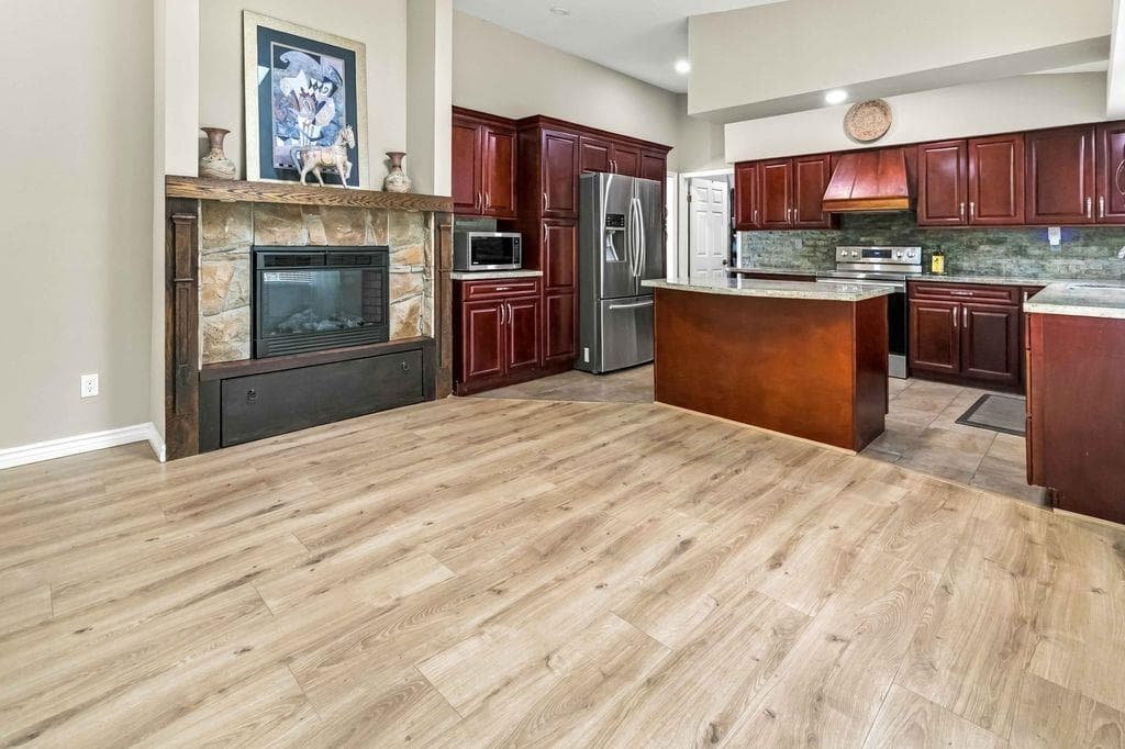 734 Carleton Drive, Port Moody, V3H 3K6 — photo 1