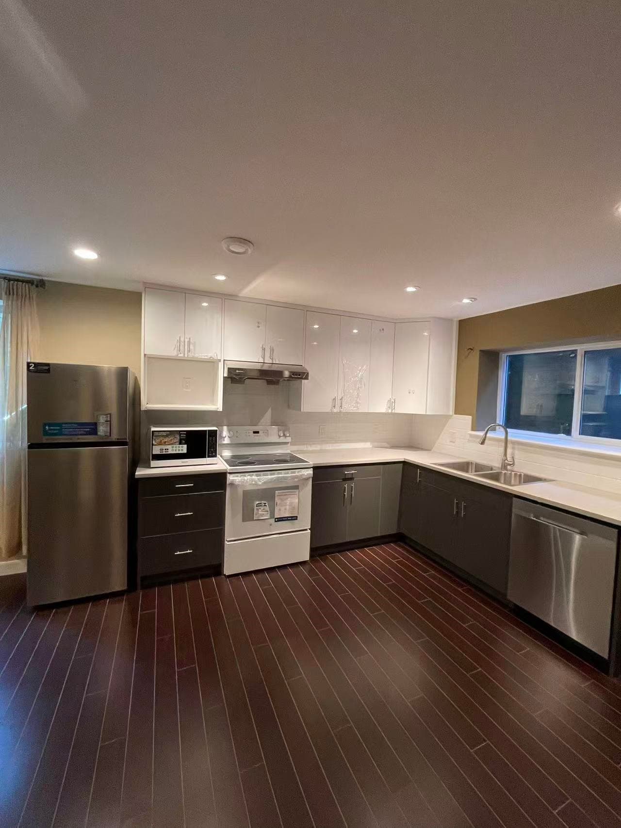 4000 Devonshire Avenue, Coquitlam, V3E 0A7 — photo 2