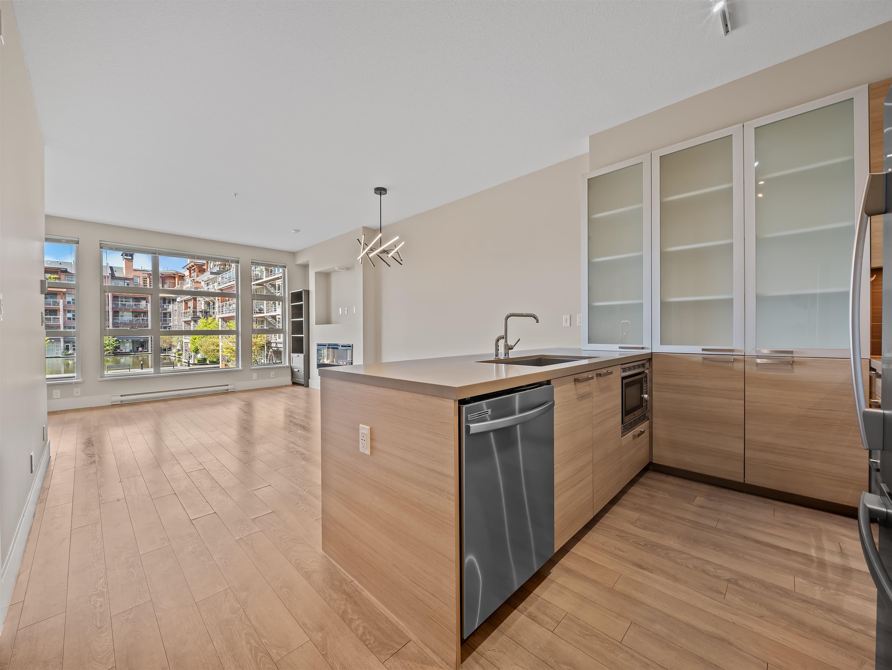 215 - 3606 Aldercrest Drive, North Vancouver, V7G 0A3 — photo 2