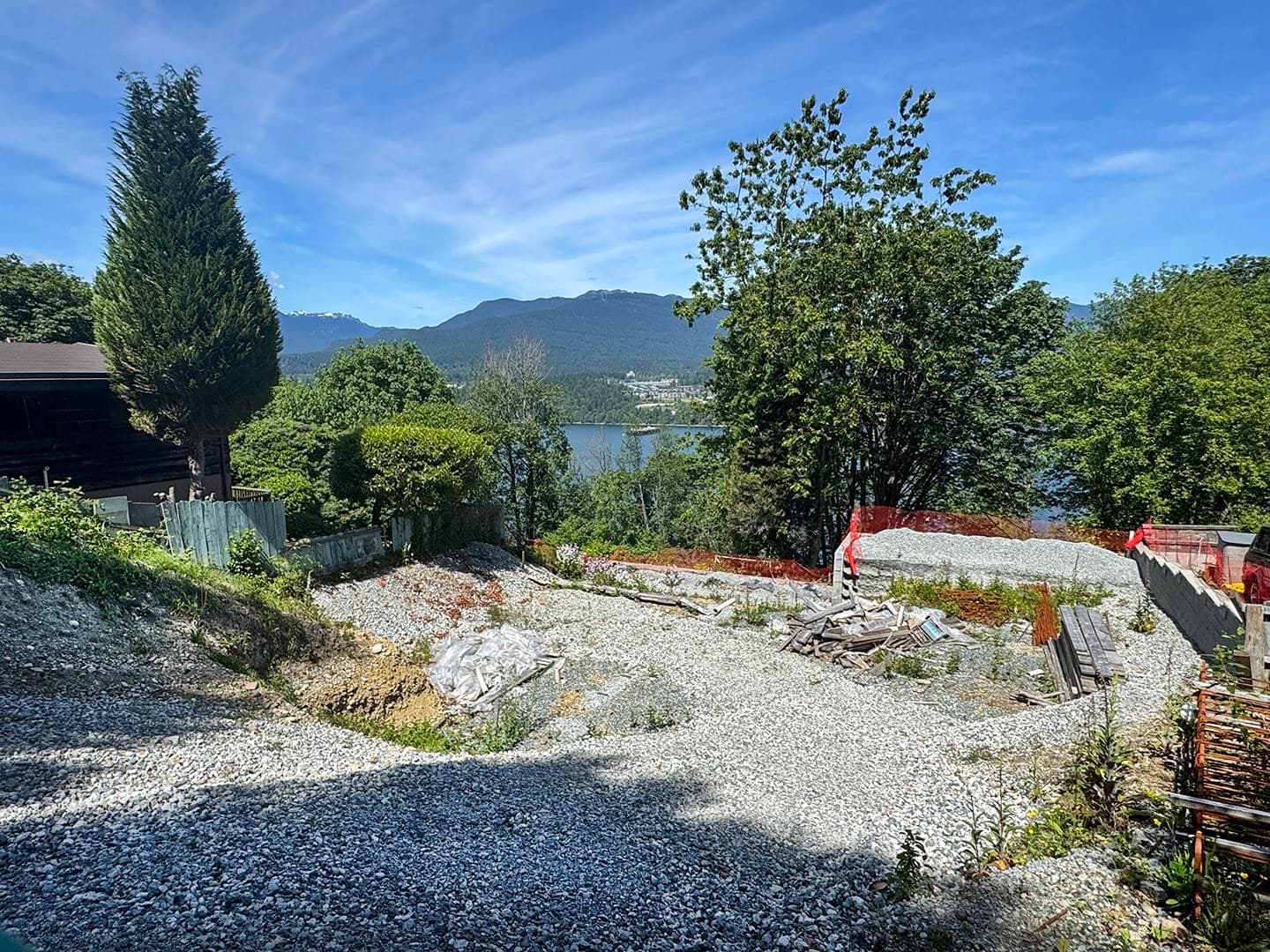 5645 Highfield Drive, Burnaby, V5B 1E4 — photo 2