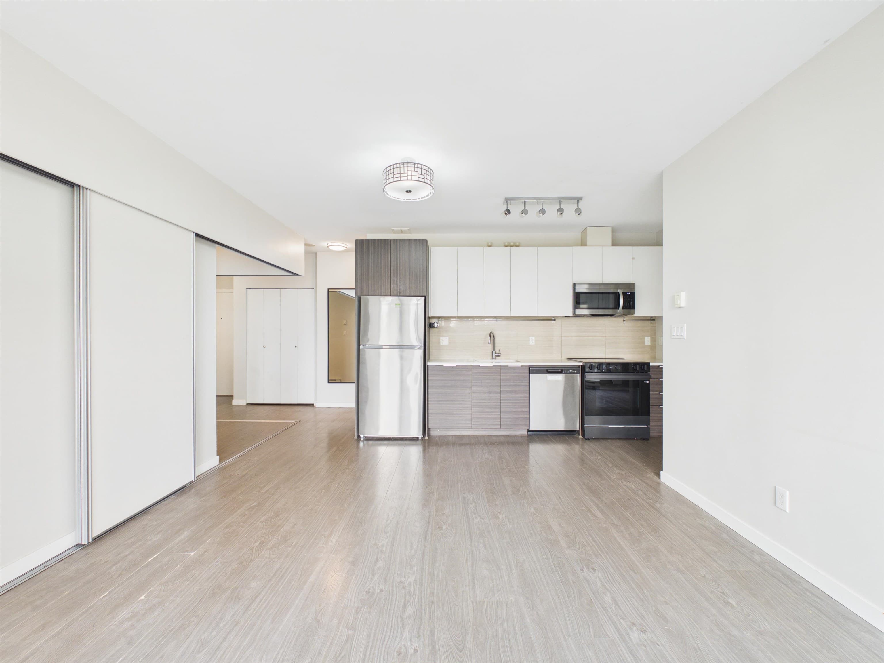 202 - 13303 103a Avenue, Surrey, V3T 0K6 — photo 3