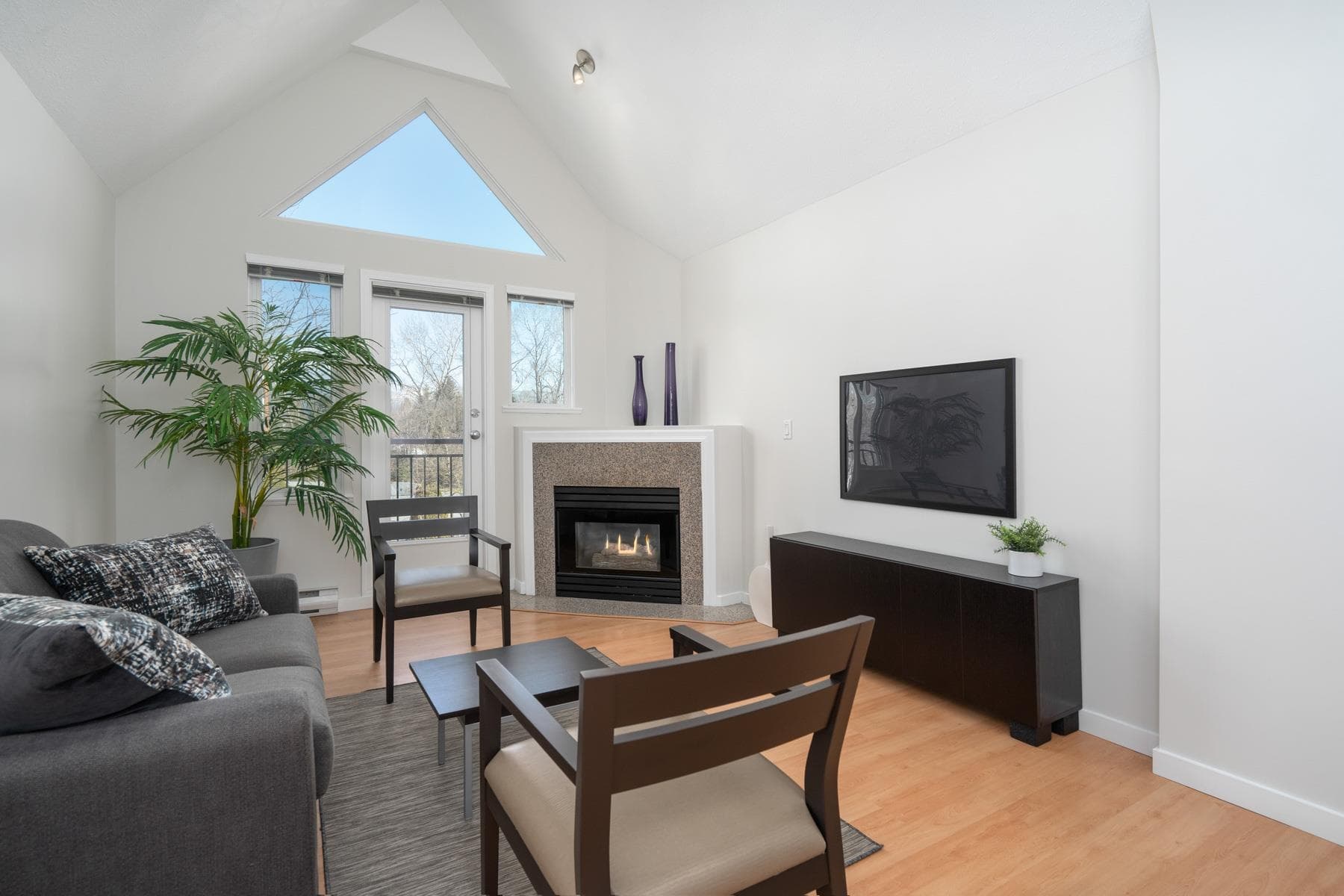 301 - 1928 E 11th Avenue, Vancouver, V5N 1Z2 — photo 2