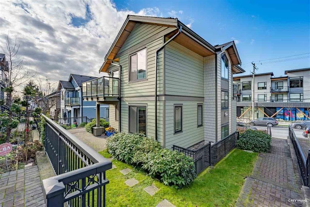1436 Bewicke Avenue, North Vancouver, V7M 3B8 — photo 3