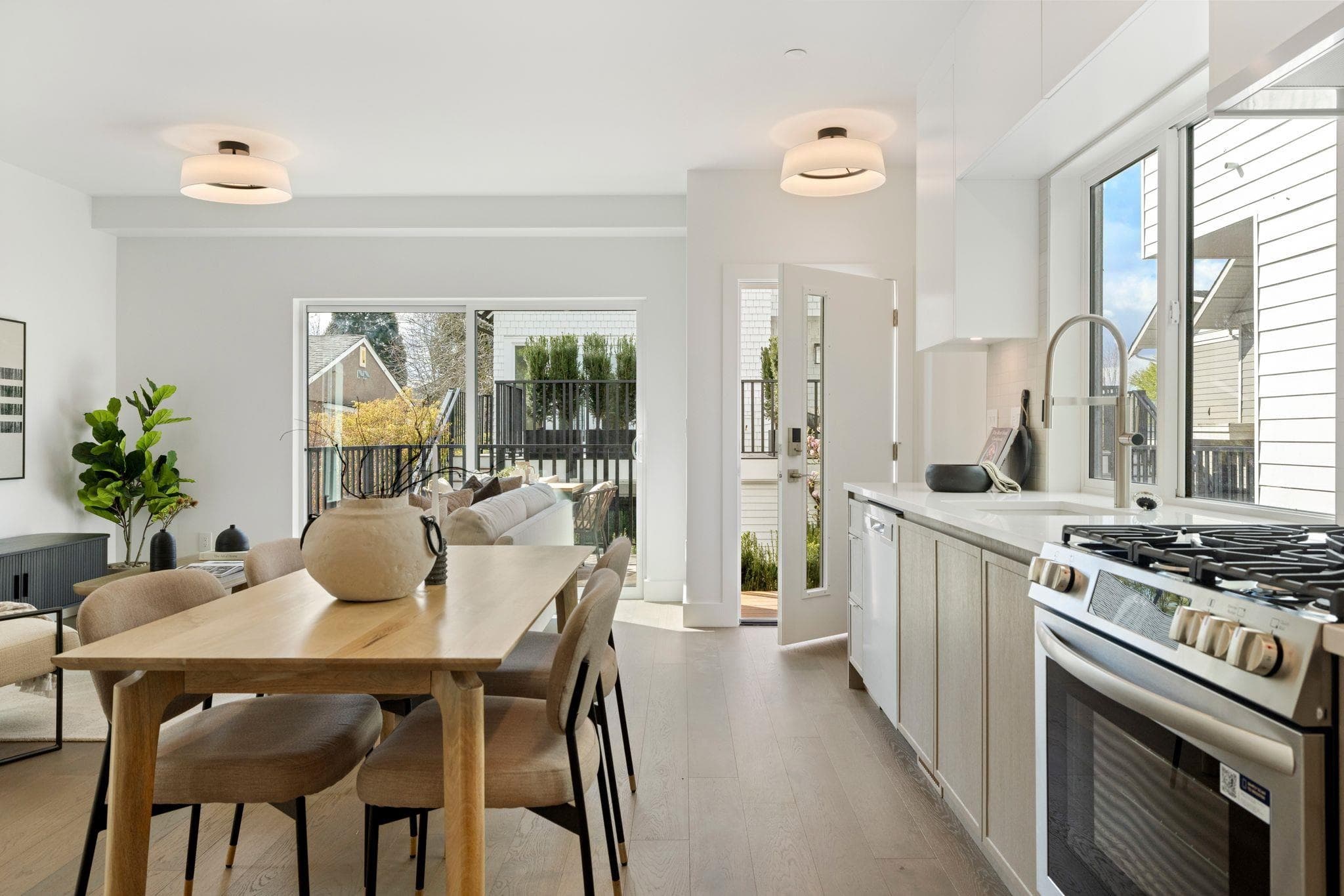 1 - 328 W 14th Street, North Vancouver, V7M 1P6 — photo 4