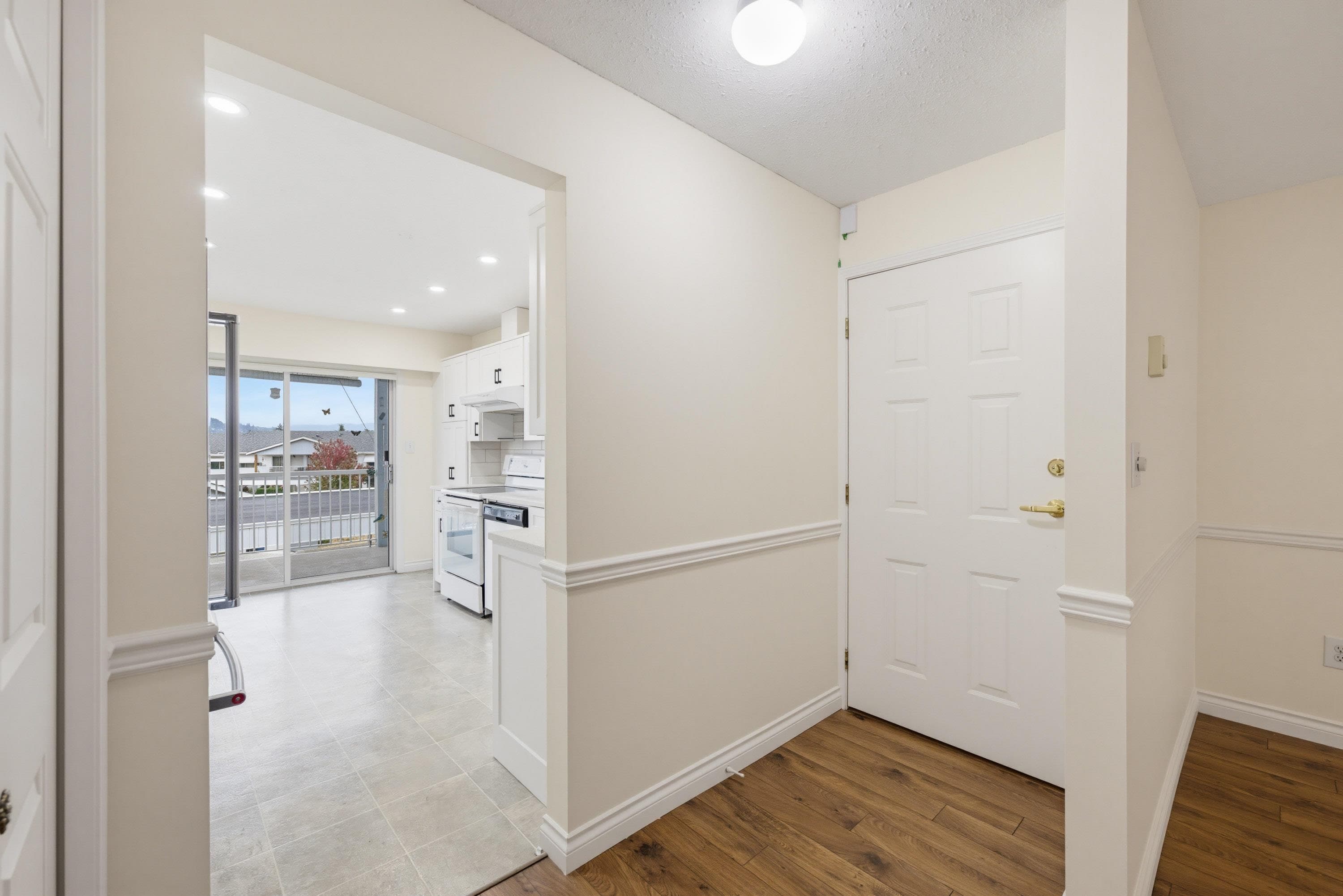 100 - 32691 Garibaldi Drive, Abbotsford, V2T 5T7 — photo 4