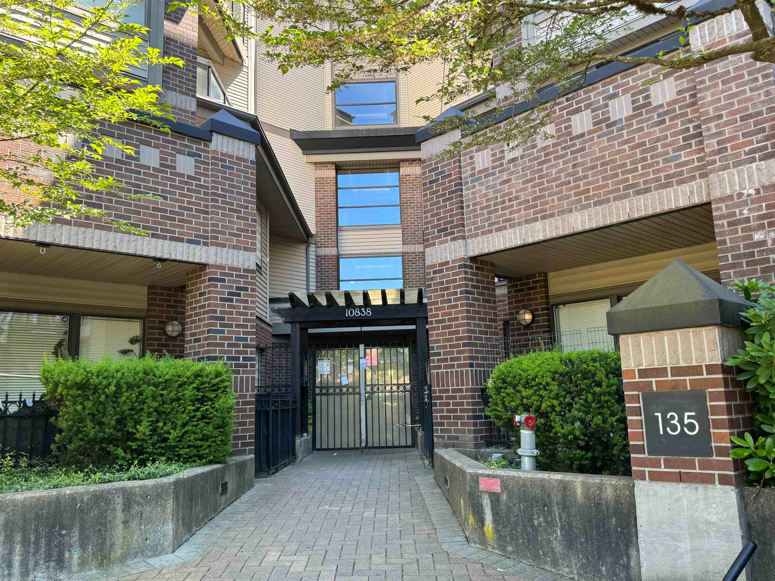 328 - 10838 City Parkway, Surrey, V3T 5X9 — photo 2