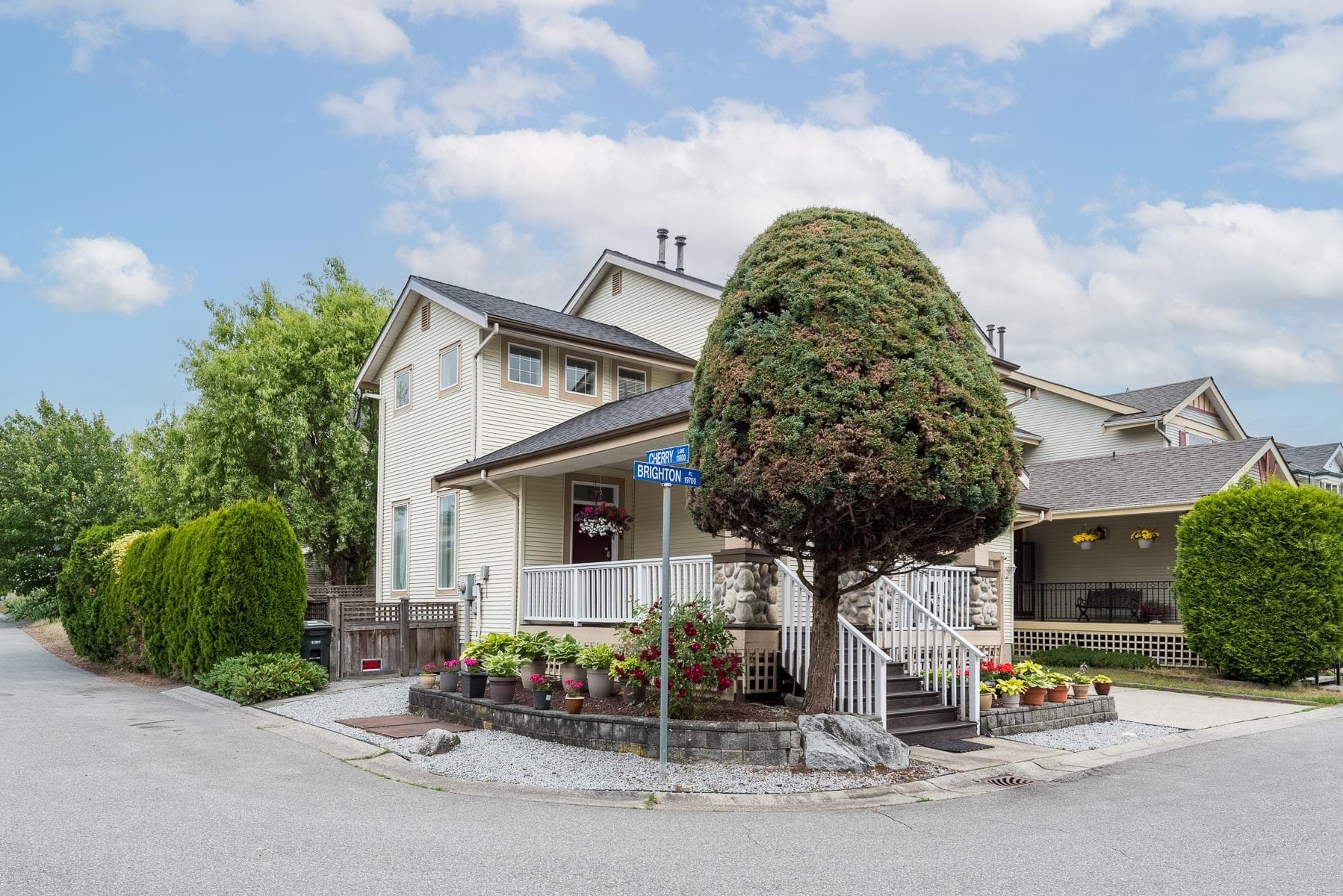 19777 Brighton Place, Pitt Meadows, V3Y 2S5 — photo 2