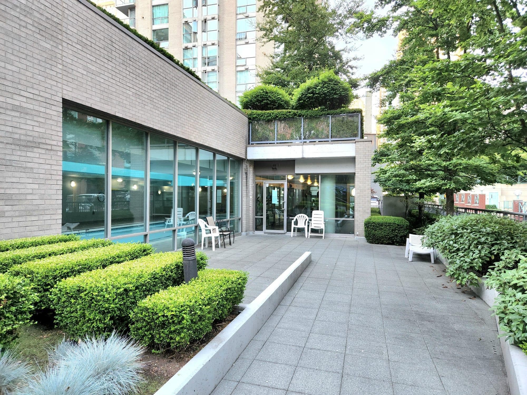 702 - 928 Richards Street, Vancouver, V6B 3C1 — photo 2