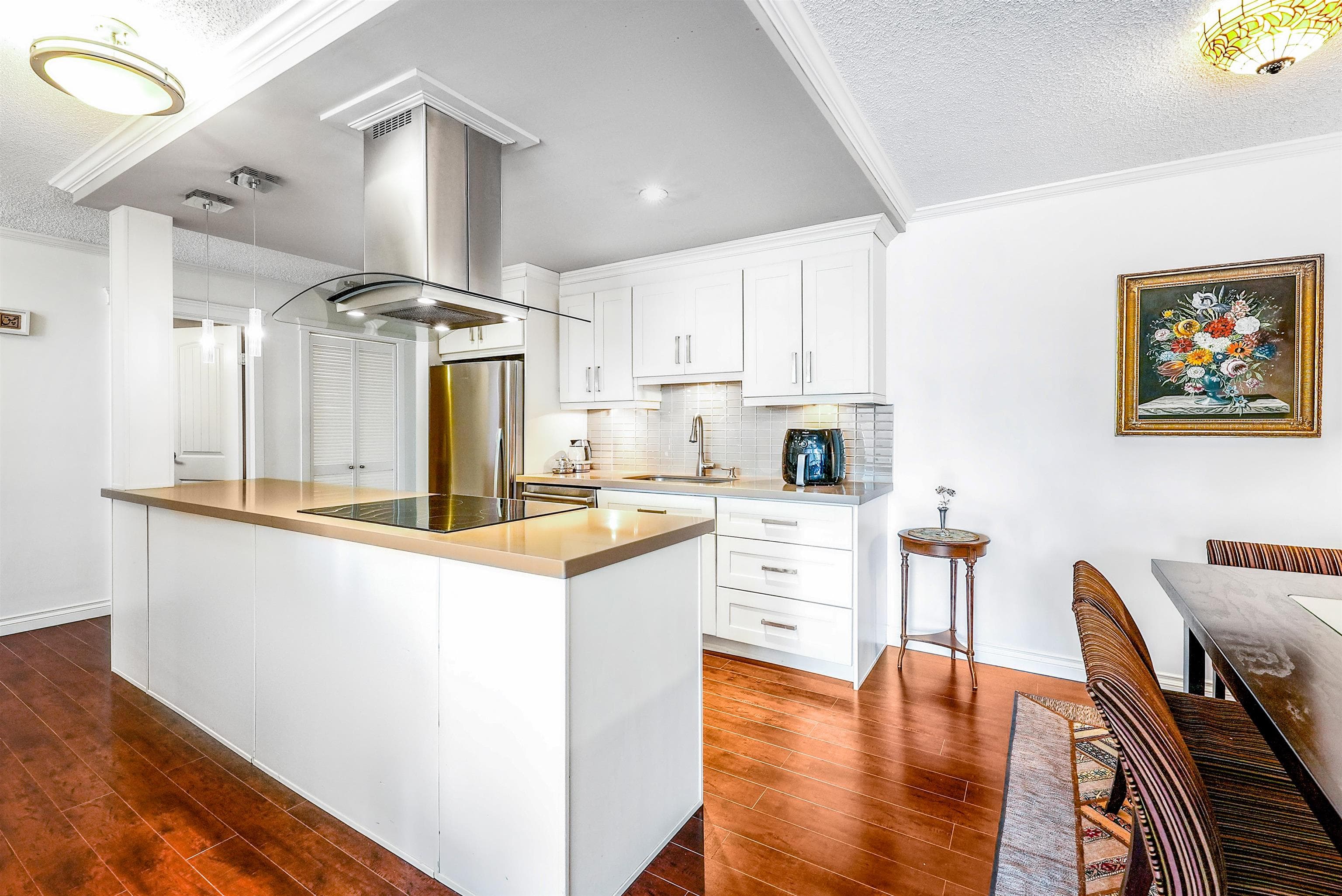 306 - 2020 Fullerton Avenue, North Vancouver, V7P 3G3 — photo 1