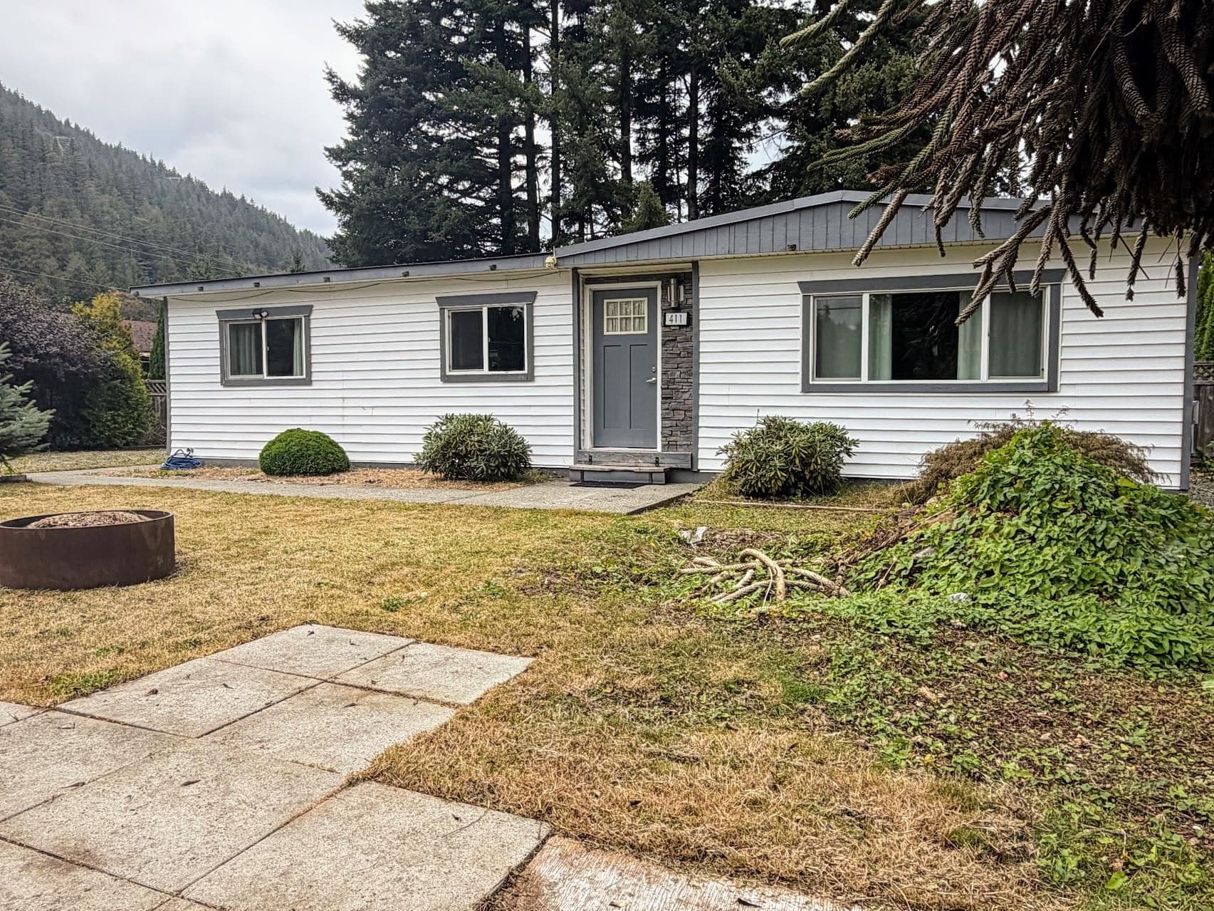 411 Emerald Avenue, Harrison Hot Springs, V0M 1K0 — photo 1