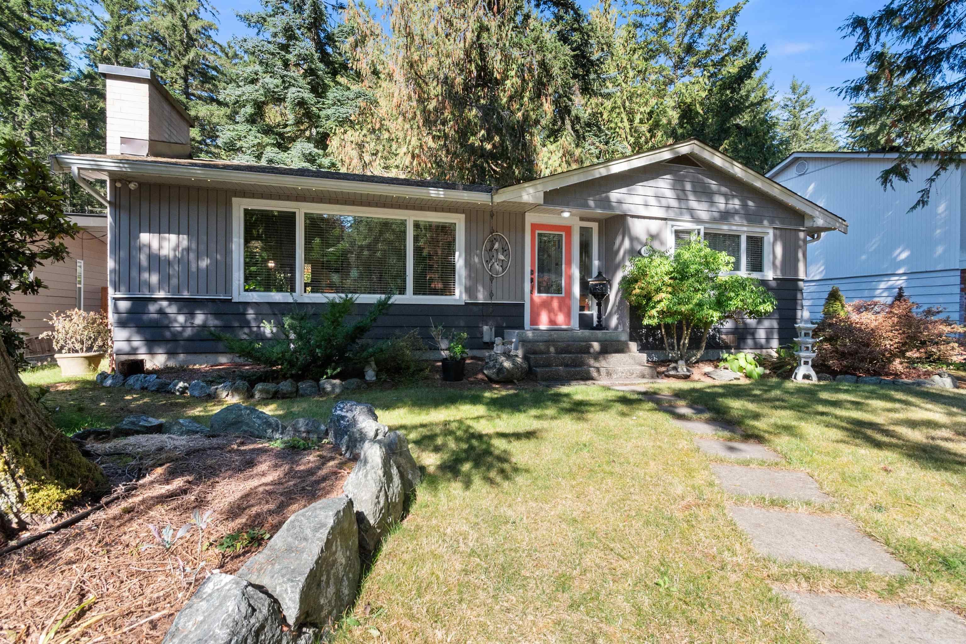 624 Mountain View Road, Cultus Lake, V2R 4Z7 — photo 1