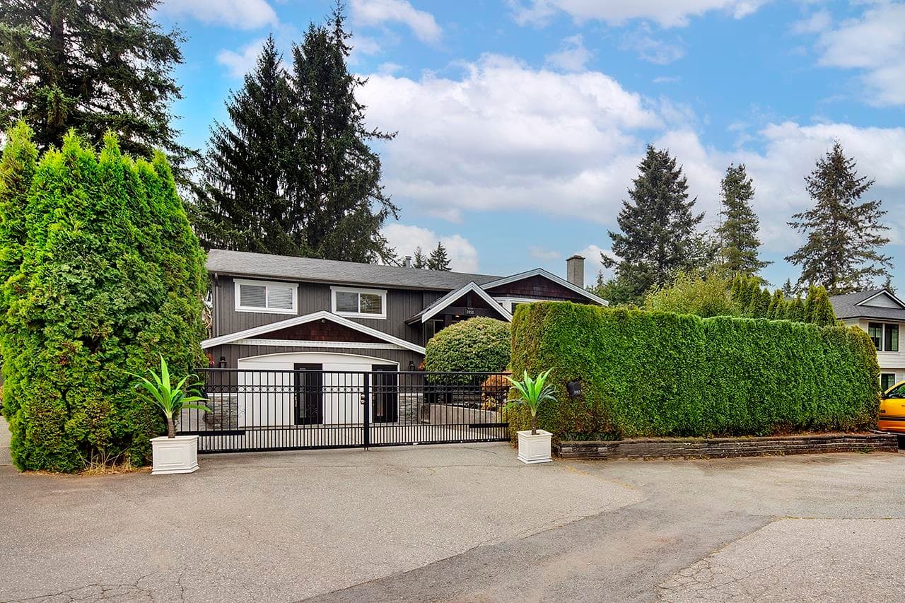 3953 206a Street, Langley, V3A 7A8 — photo 1