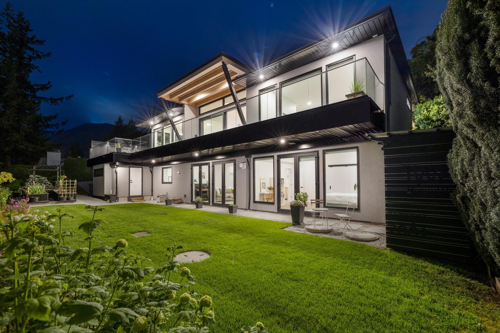 255 Sandringham Crescent, North Vancouver, V7N 2R7 — photo 2