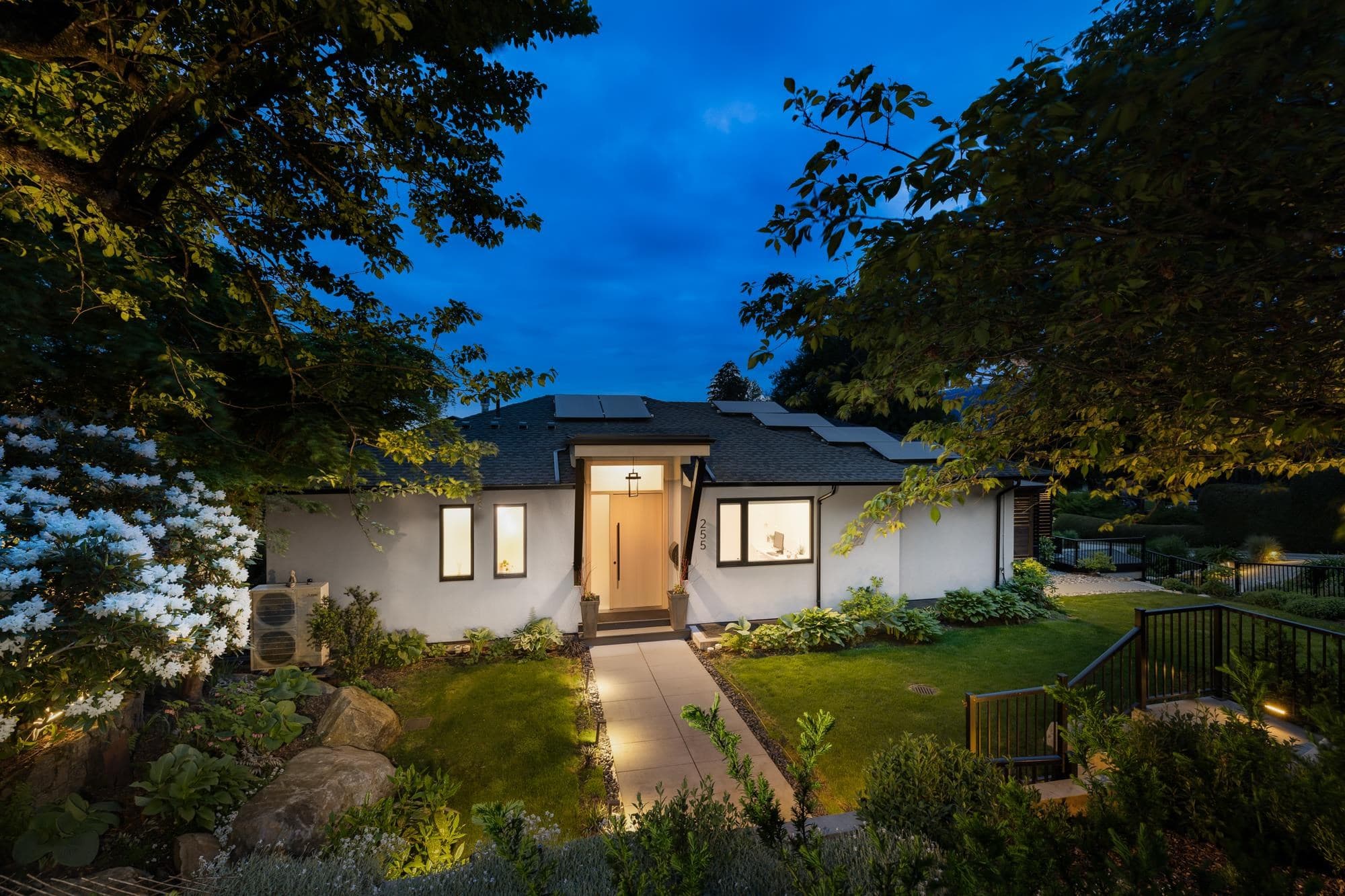 255 Sandringham Crescent, North Vancouver, V7N 2R7 — photo 3