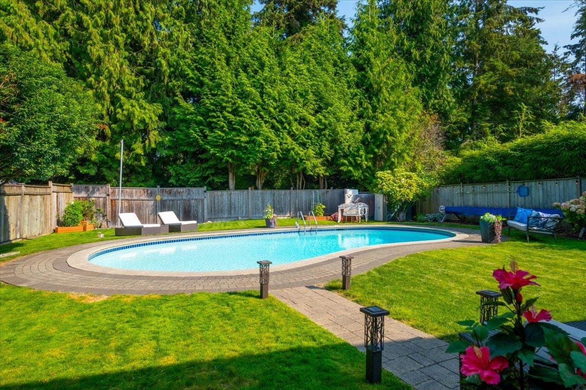 2864 Bushnell Place, North Vancouver, V7J 2Y8 — photo 2