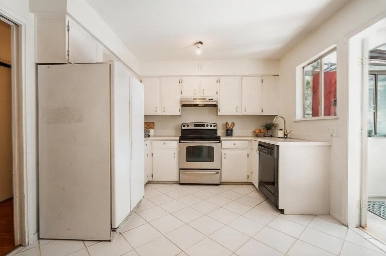 730 Cumberland Street, New Westminster, V3L 4J4 — photo 3