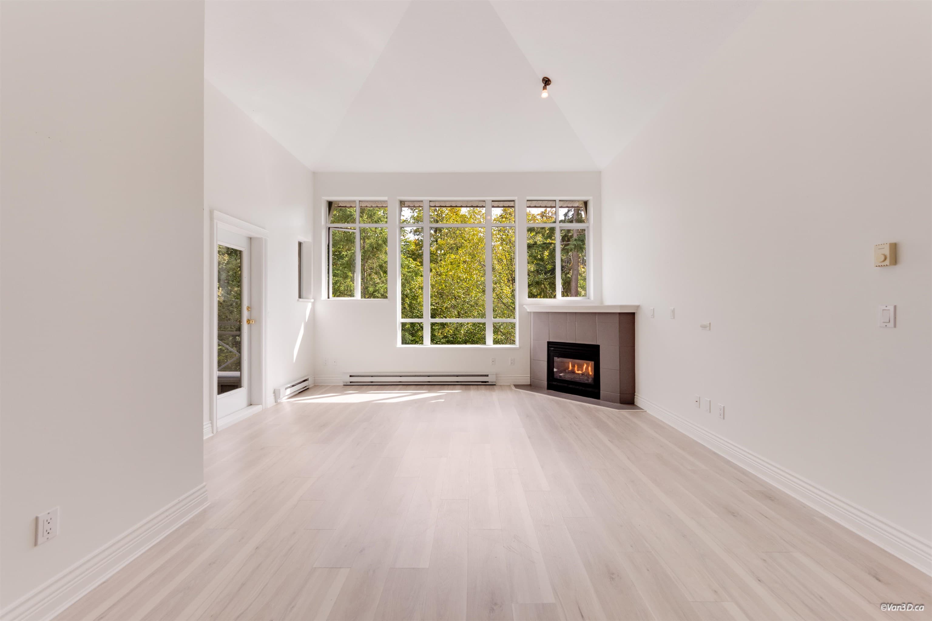 405 - 3625 Windcrest Drive, North Vancouver, V7G 2S6 — photo 2