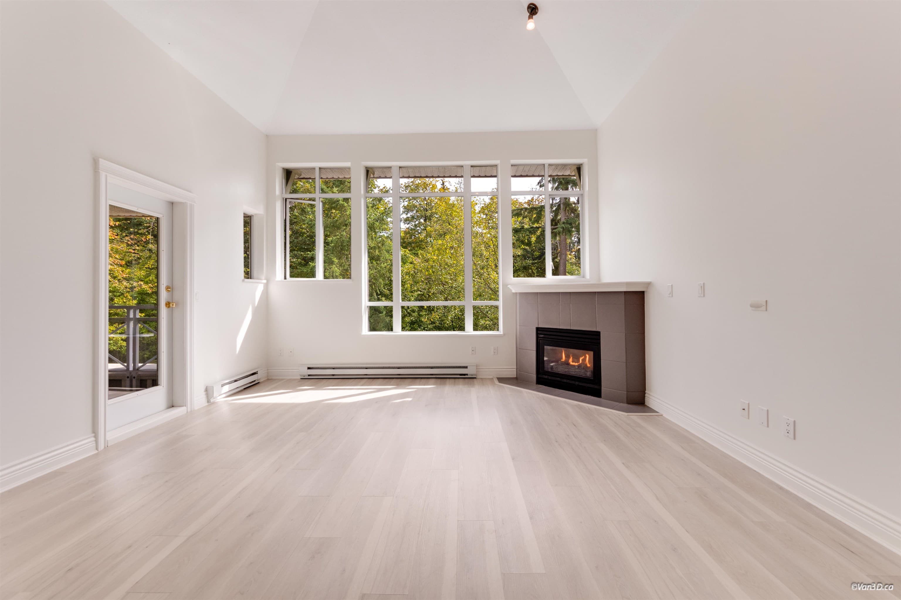 405 - 3625 Windcrest Drive, North Vancouver, V7G 2S6 — photo 3