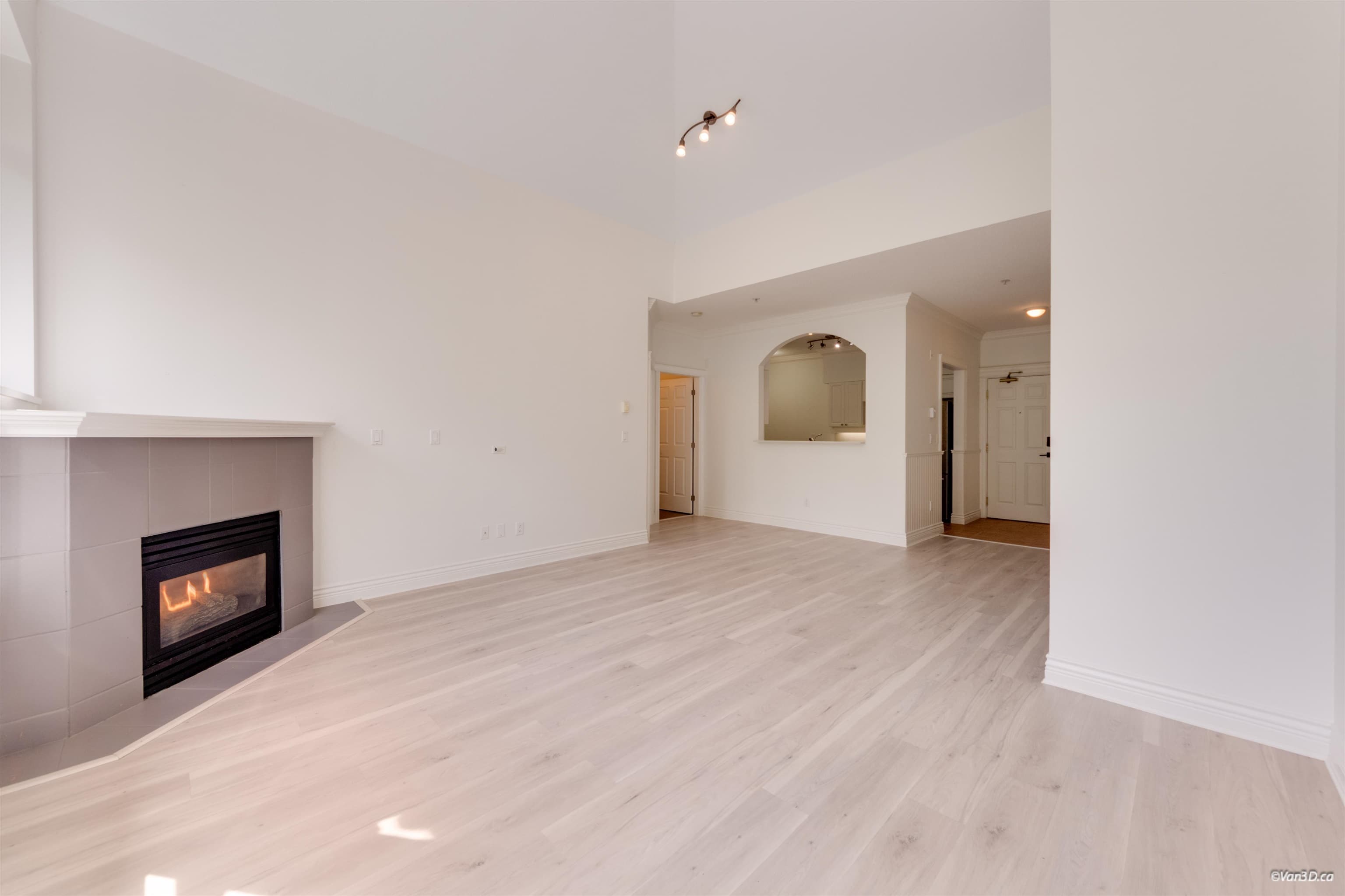 405 - 3625 Windcrest Drive, North Vancouver, V7G 2S6 — photo 4