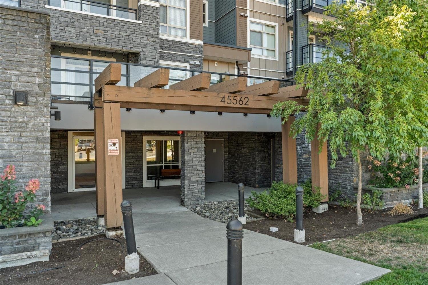 203 - 45562 Airport Road, Chilliwack, V2P 0J8 — photo 2