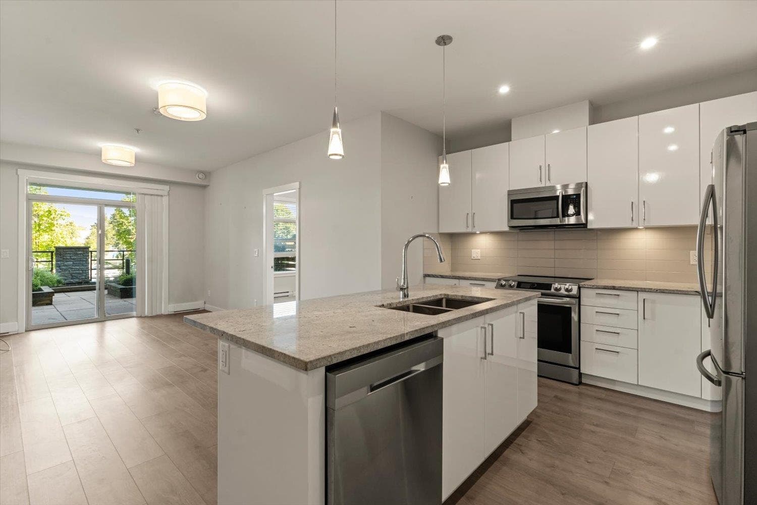 203 - 45562 Airport Road, Chilliwack, V2P 0J8 — photo 4