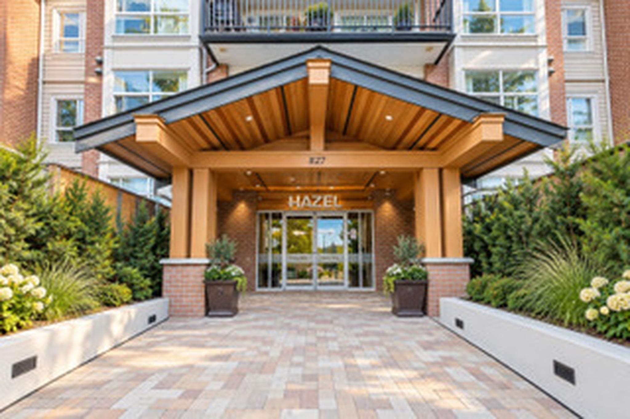 105 - 827 Roderick Avenue, Coquitlam, V3K 0E3 — photo 1