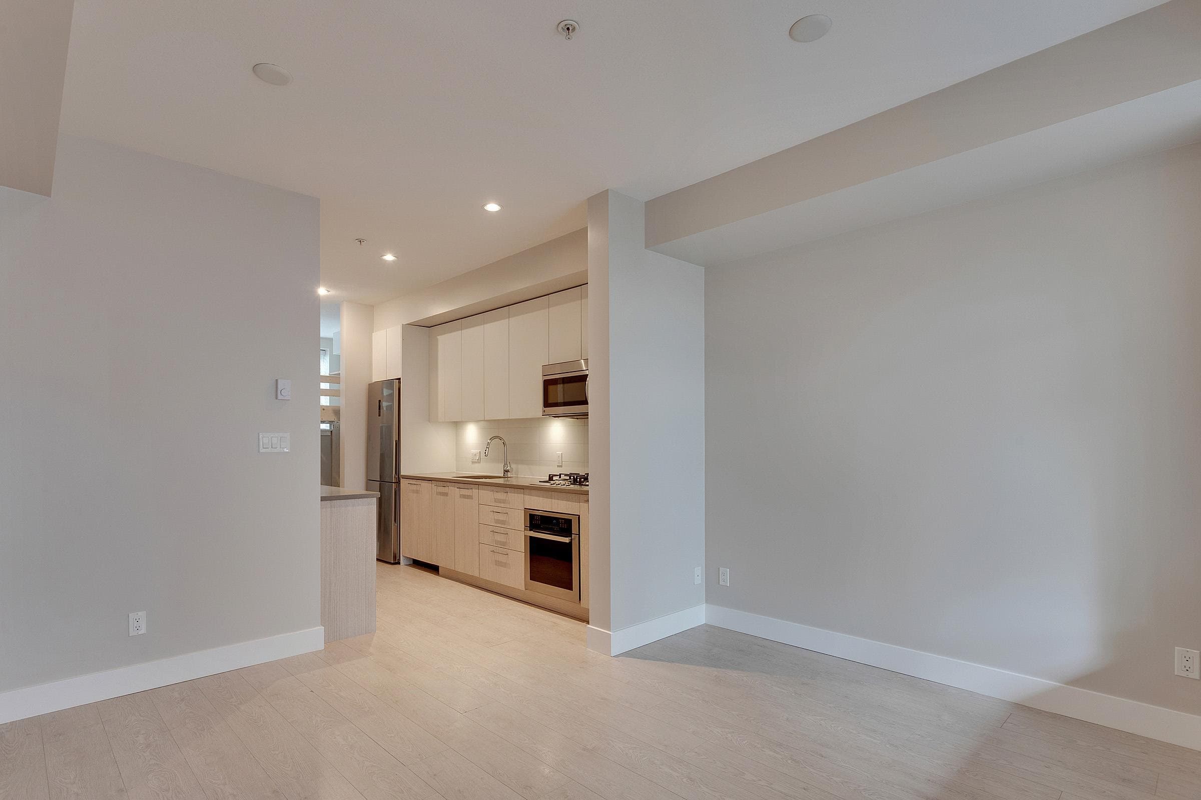 13 - 5152 Canada Way, Burnaby, V5E 0C3 — photo 5